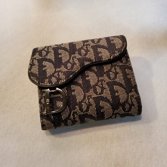 【0079】Dior　財布