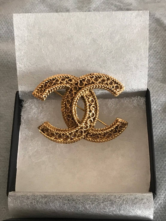 【0008】CHANEL ブローチ